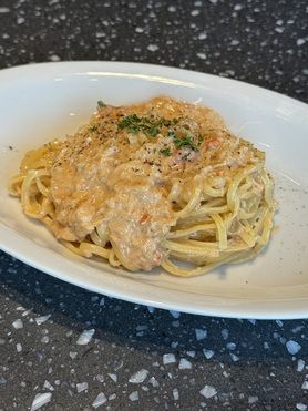本ズワイカニのトマトクリームパスタ