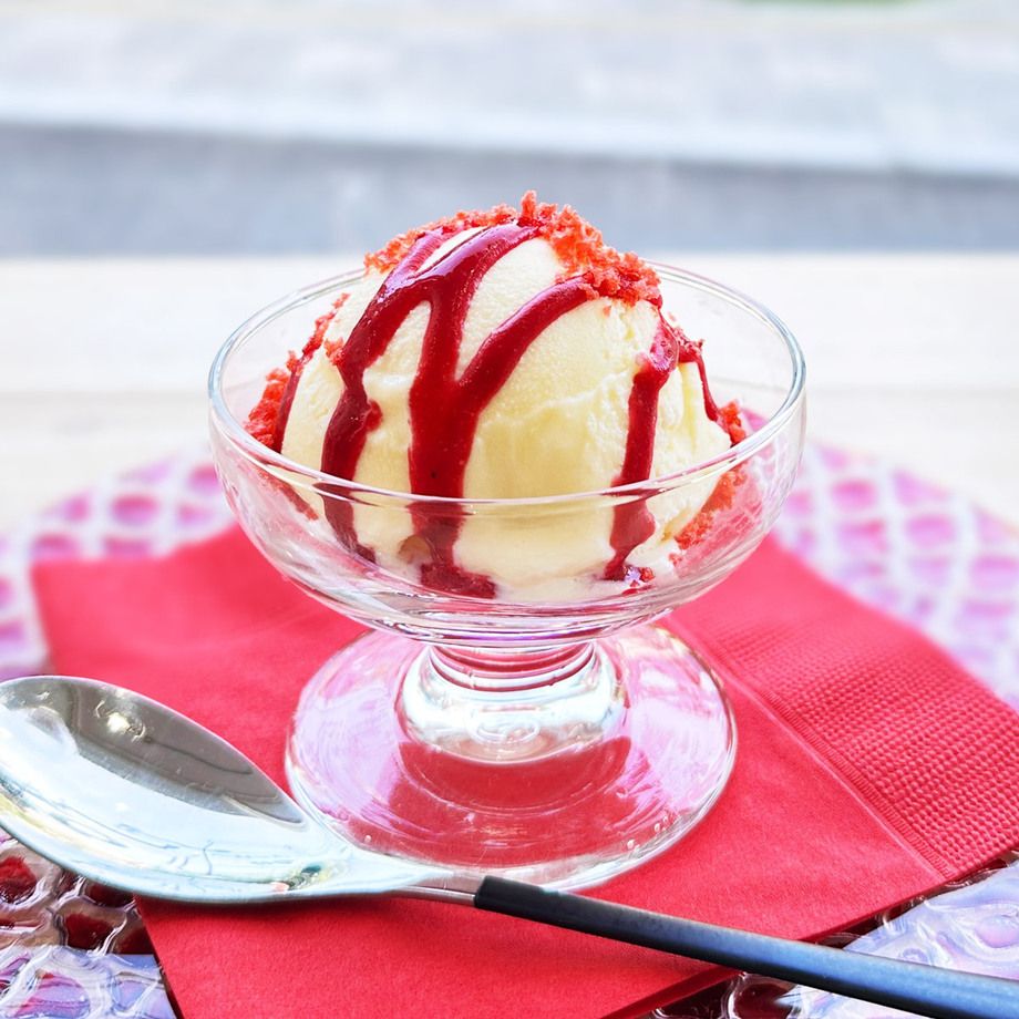 バニラアイス(フランボアーズソース)