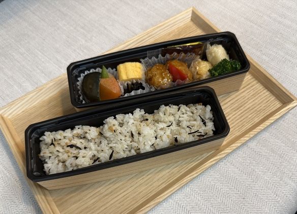 豆腐しゅうまいと鶏つくね黒酢あんの二段弁当　限定５個
