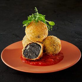 イカ墨コロッケ