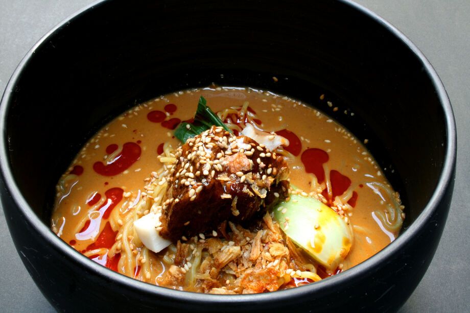 濃厚胡麻香る担々麺（1380）