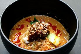 濃厚胡麻香る担々麺