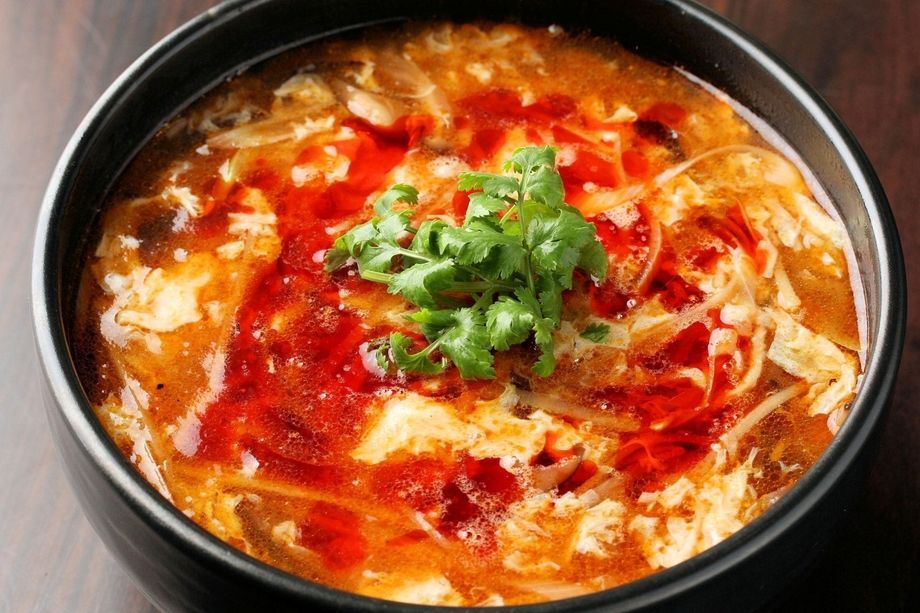 酸っぱ辛さが癖になる酸辣湯麺（1280）