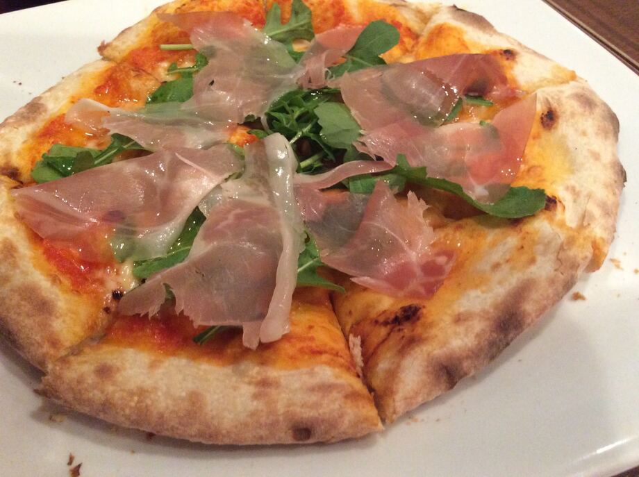 生ハムとルーコラのピッツァ