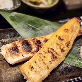 大人気‼️大とろサーモンハラス