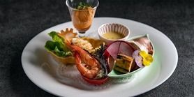 ヴィーナスコース【 お誕生日や記念日のお祝いに 】　ケーキ・花束より選べる特典付き！ 牛フィレステーキとノルウェーサーモンのタリオリーニなど