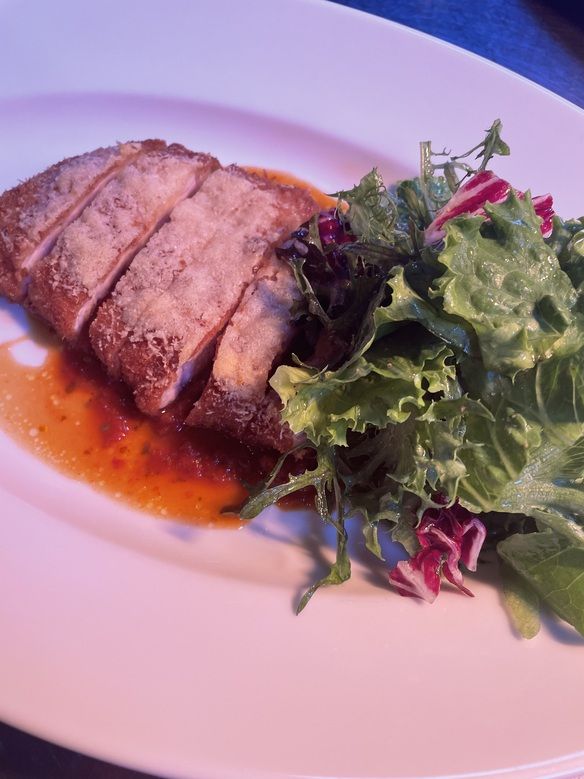 もち豚ロース肉のカツレツサラダ添え