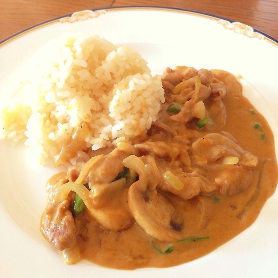 シンガポールカレー(サラダ・スープ付)