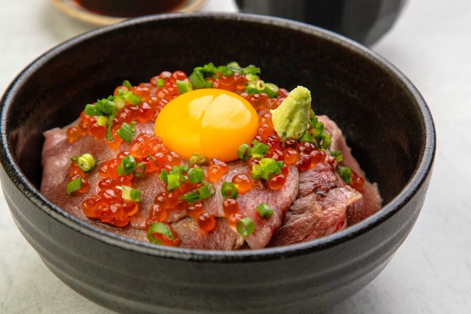 黒毛和牛ゆっけ小丼