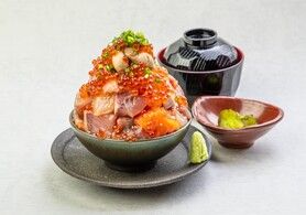 牡蠣と海鮮盛り丼御膳