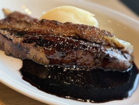 三元豚スペアリブのコンフィ　バルサミコとハチミツのソース