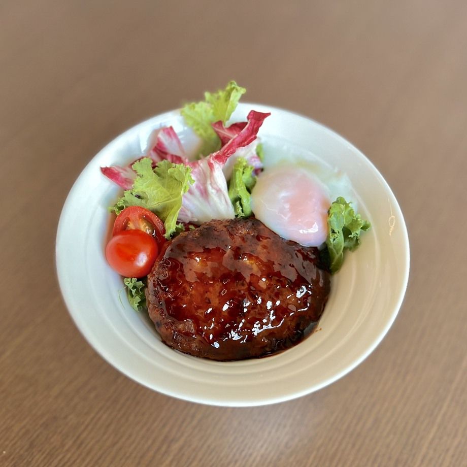 とろ〜り温泉卵のロコモコ丼（1300）