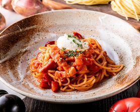 浅草ベーコンとフレッシュトマトのアラビアータ