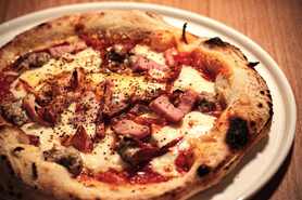 神威豚サルシッチャと辛いサラミのディアボラ