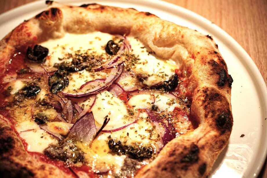 青森県産ニンニクとアンチョビオリーブのロマーナ