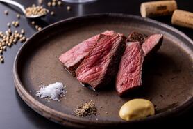 黒毛アンガス牛肩ロース肉のステーキ　200g