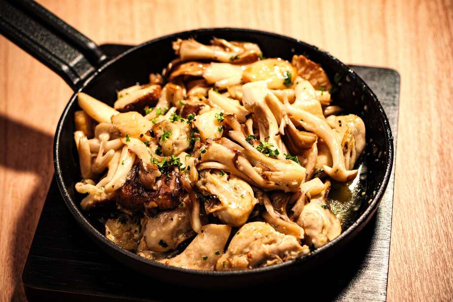 牡蠣と肉厚椎茸のブルゴーニュソテー