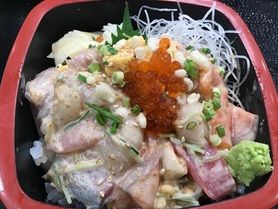 ごまだれ海鮮丼