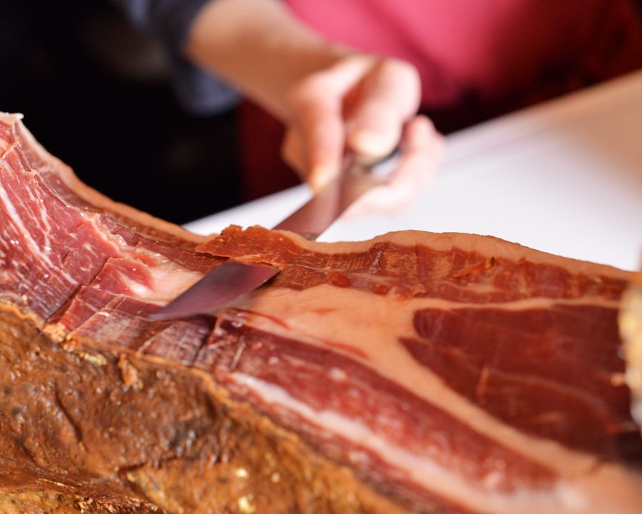 その場でスライス!イベリコ豚の生ハム