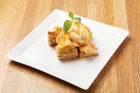 蕎麦粉のグルテンフリーバウムクーヘン【ハード】アイス添え