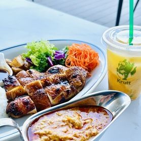 ポンカリー＆ガイヤーンプレート　マンゴージュース付