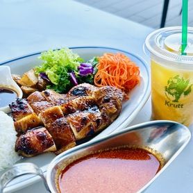 【今週のカレー】パネンカレー＆ガイヤーンプレート　マンゴージュース付