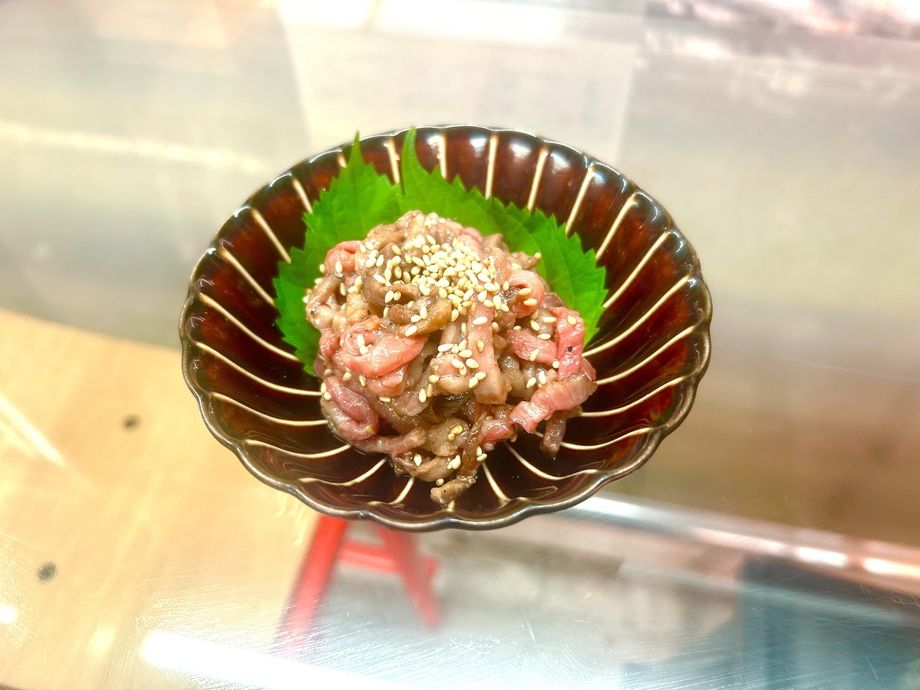 低温調理した和牛のユッケ