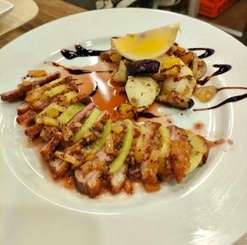 ハーブ鴨のステーキ〈フルーツソース〉