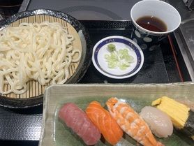 讃岐ザルうどんと寿司5貫