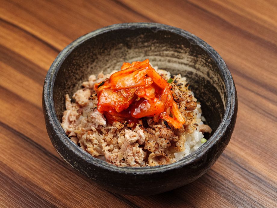 キムチ炙りそぼろチャーシュー丼