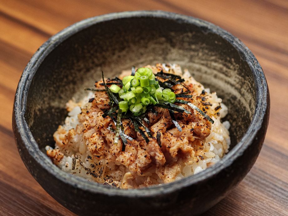 こんがり香る炙りチャーシュー丼