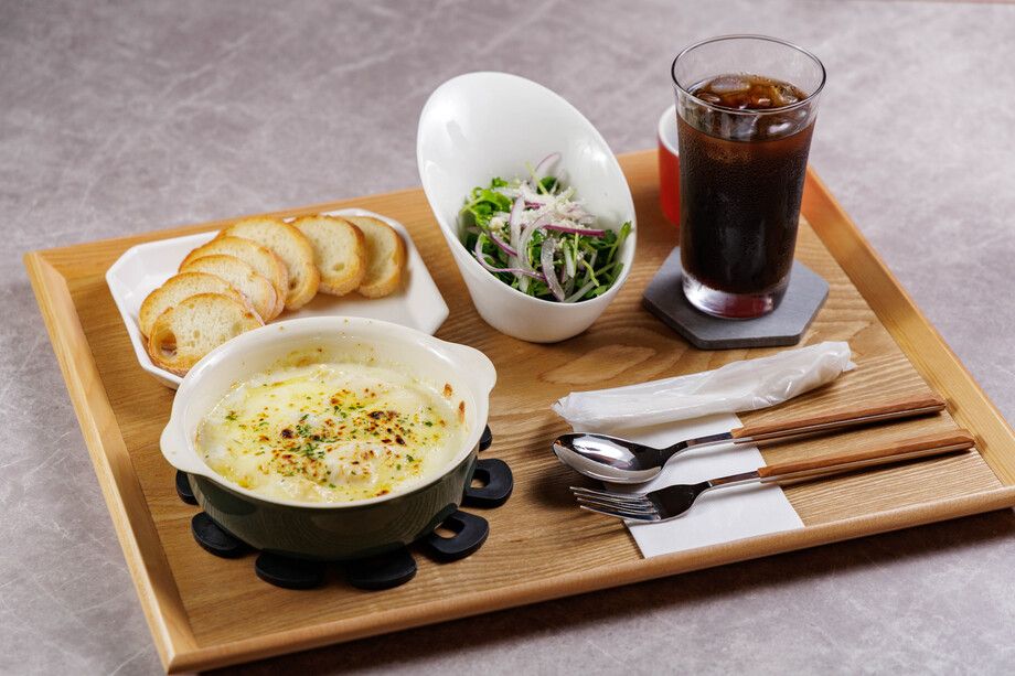 4種のチーズのぐるぐるグラタンセット(サラダ・ドリンク付き)