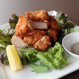 蕎麦屋の【とり天唐揚げ盛り合わせ】