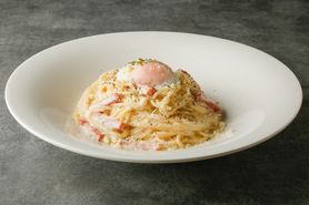 今日の贅沢、トリュフ香るクリーミーカルボナーラ