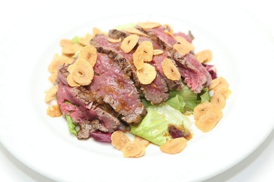 国産牛フィレ肉のタタキ サラダ仕立て