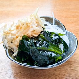 生わかめと玉ねぎのおつまみサラダ