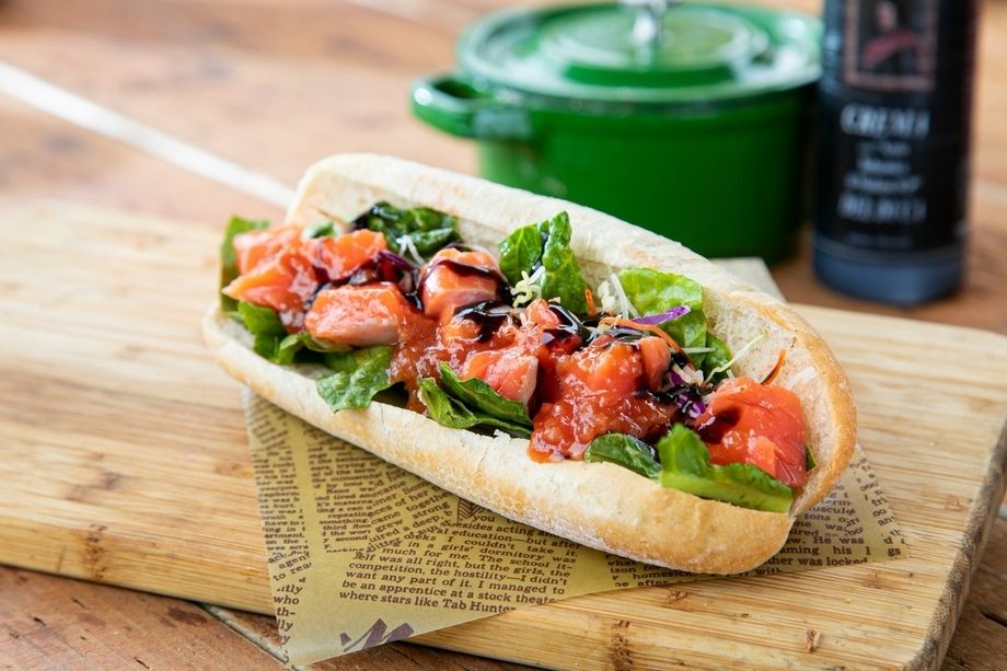 塩サーモンサンド【トマトソース】