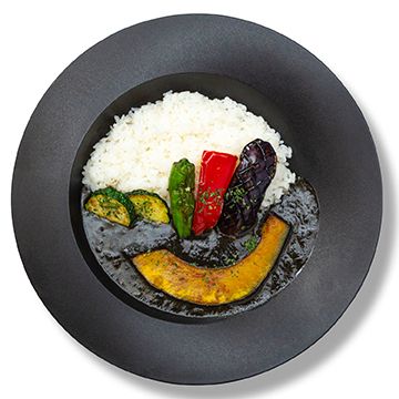 季節の野菜カレー（竹炭ブラック）（1000）