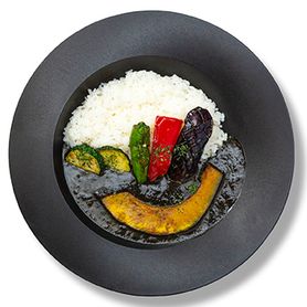 季節の野菜カレー（竹炭ブラック）