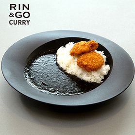 ヒレかつカレー（竹炭ブラック）