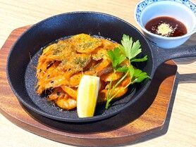  【NEW!】 国産バナメイ海老のガーリックシュリンプ　ヤンニョムソース添え