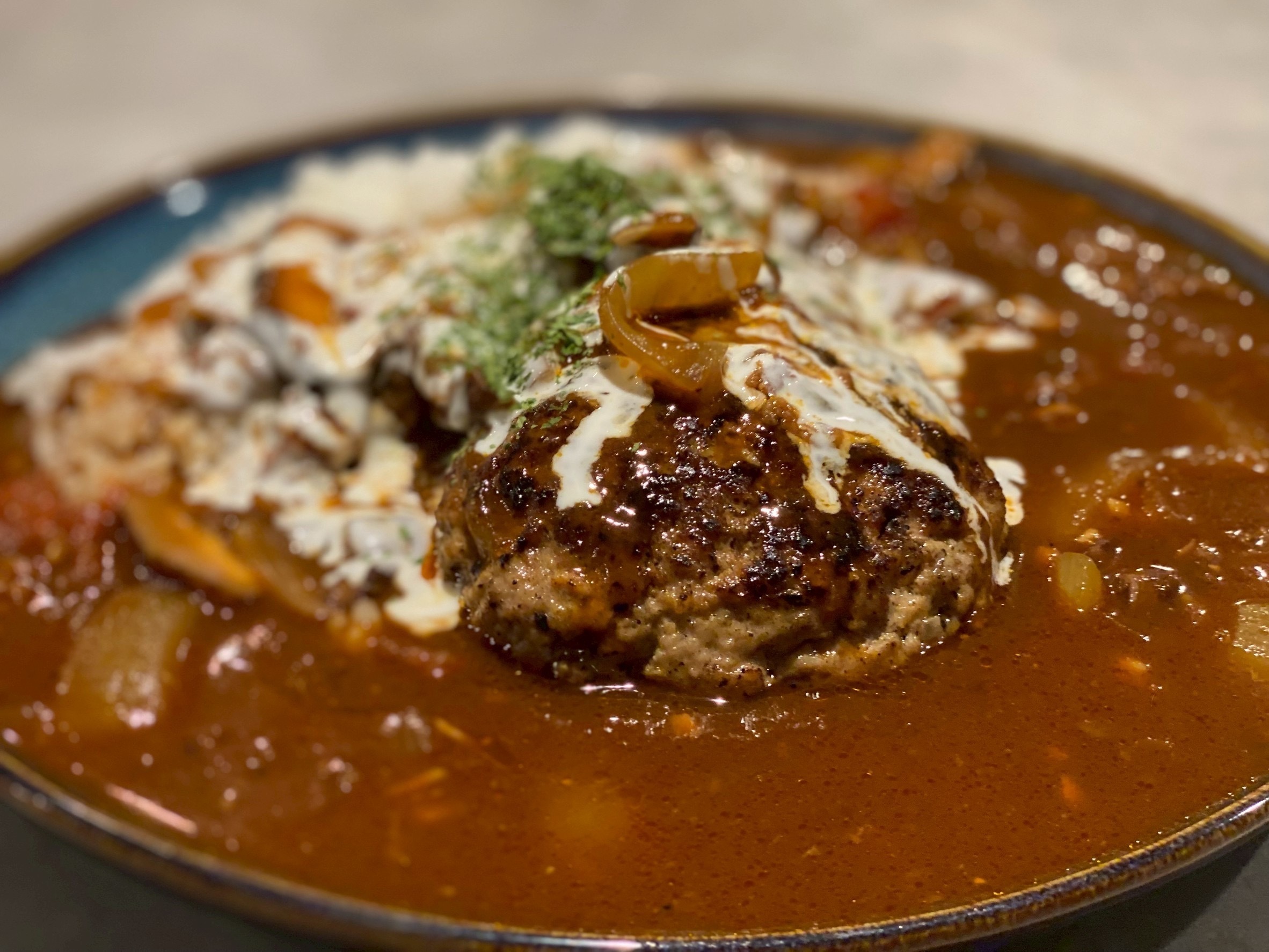 ◎大人気の‼️厳選和牛ジューシーハンバーグのせ夏目家のハヤシライス‼️本日乳酸菌付き‼️【ランチドリンク付き】