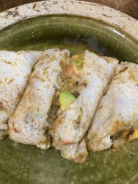 アボカド、長なす、フルーツトマトのチーズクレープ