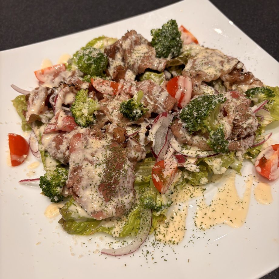 和牛炙りコウネ　シーザーサラダ　