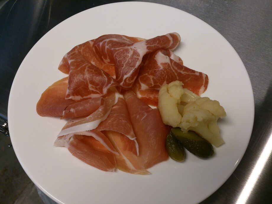 生ハム&コッパ  自家製ピクルス添え（1200円）