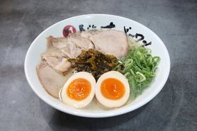 長浜伝説ラーメン(チャーシュー5枚、煮玉子、高菜)