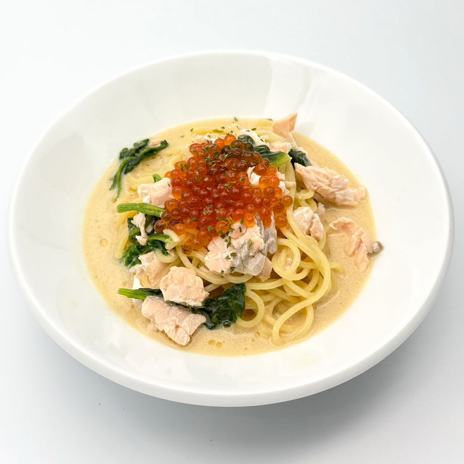 【選べるパスタセット】秋鮭とイクラの親子クリームソース　サラダ付き