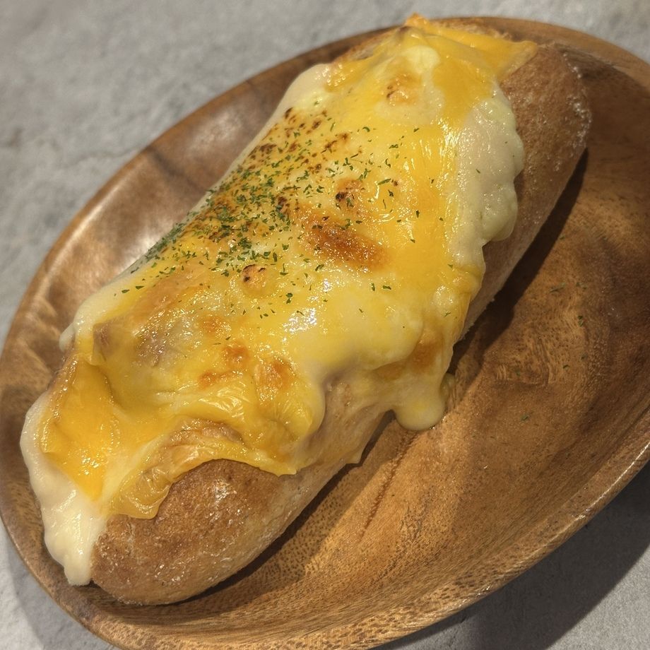全粒粉パンのWチーズ🧀 グラタン風ホットドック