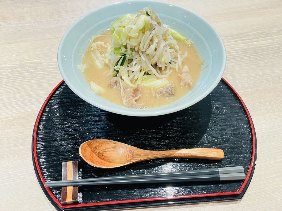 山盛り肉野菜炒めラーメン🍜