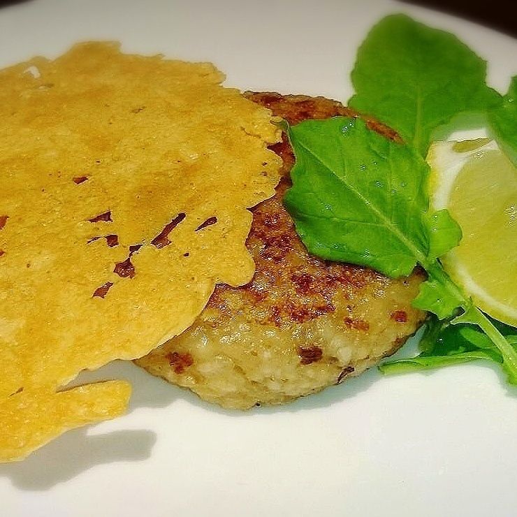 焼きリゾット -チーズのガレット添え-（1100円）